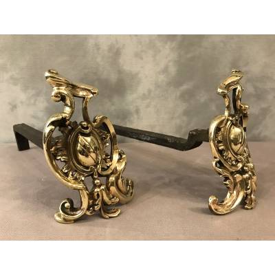 Paire de chenets anciens en bronze de style Louis XV d'époque 19 ème