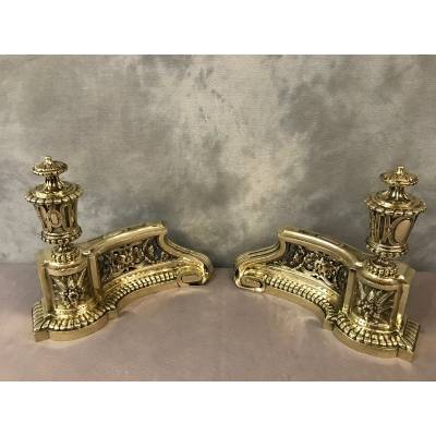 Paire de chenets anciens en bronze poli de style Louis XVI d'époque 19 ème