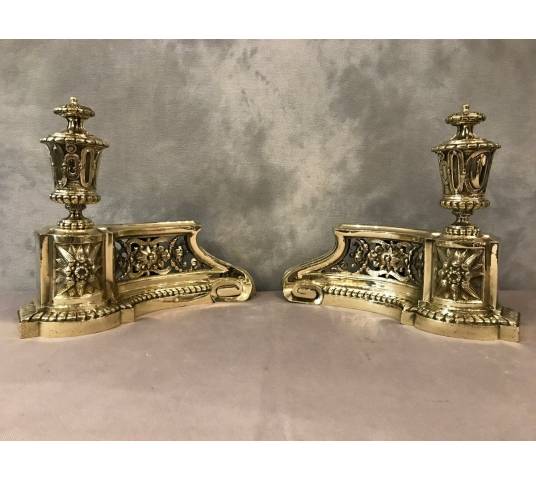 Paire de chenets anciens en bronze poli de style Louis XVI d'époque 19 ème