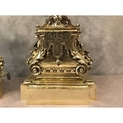Paire de chenets en bronze poli d'époque 19 ème de style Louis XVI