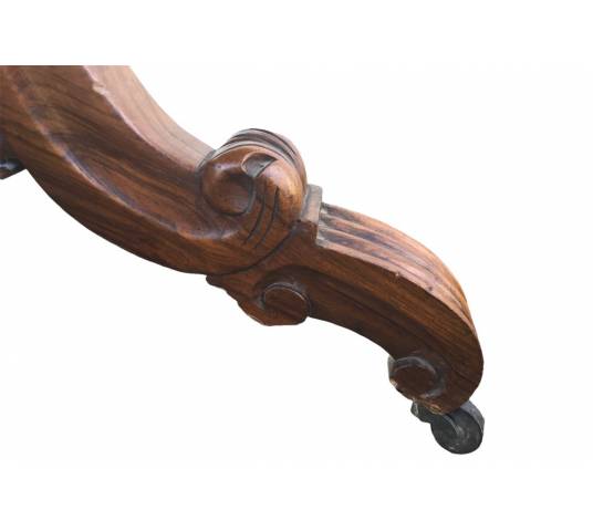 Guéridon table to walnut with a period in the shape of the violin of epoch 19 th