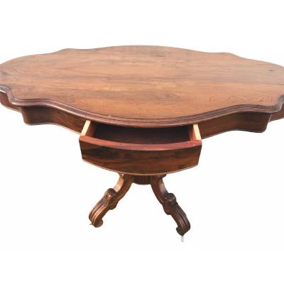 Guéridon table to walnut with a period in the shape of the violin of epoch 19 th