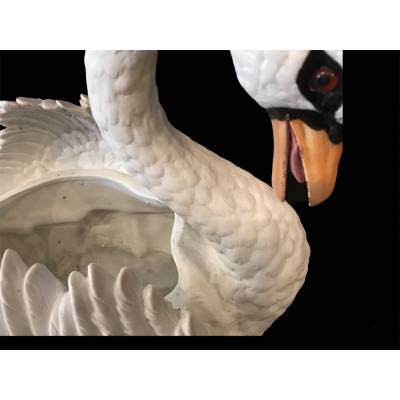 Grand cygne en porcelaine de biscuit d'époque 19 ème ( cache-pot)