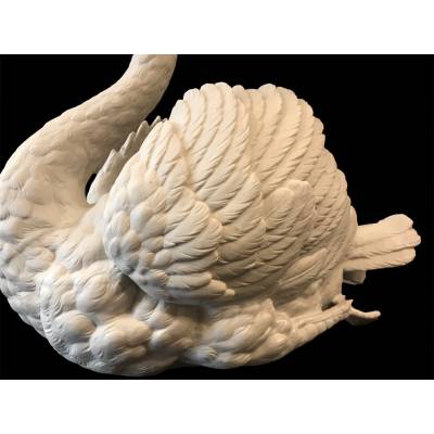 Grand cygne en porcelaine de biscuit d'époque 19 ème ( cache-pot)