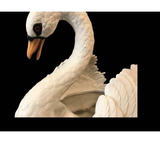 Grand cygne en porcelaine de biscuit d'époque 19 ème ( cache-pot)