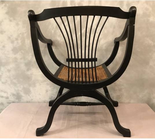 Fauteuil Dagobert curule en bois noirci vers 1900