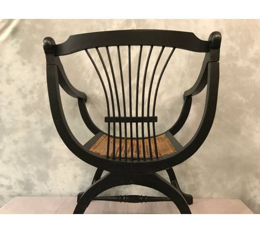 Fauteuil Dagobert curule en bois noirci vers 1900