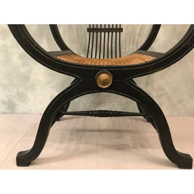 Fauteuil Dagobert curule en bois noirci vers 1900