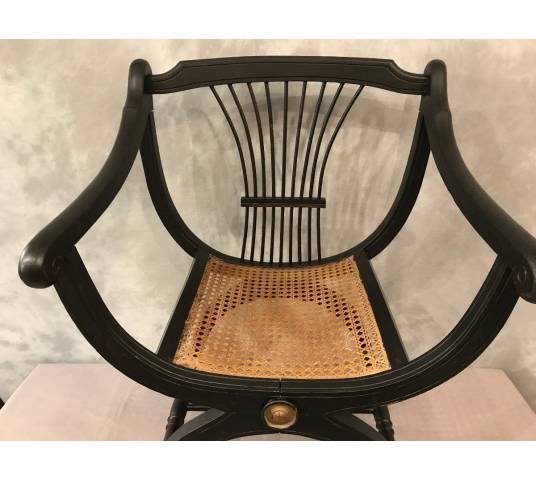 Fauteuil Dagobert curule en bois noirci vers 1900