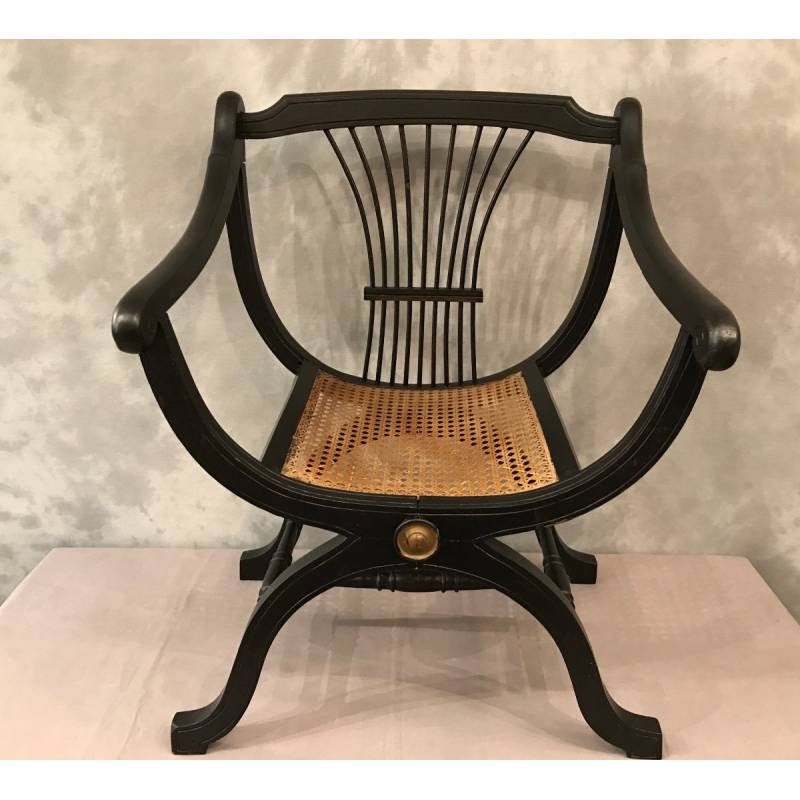 Fauteuil Dagobert curule en bois noirci vers 1900