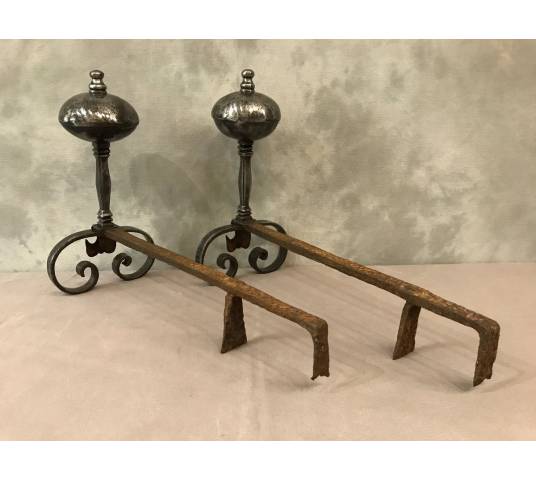 Paire de chenets anciens en fer d'époque fin 17 ème