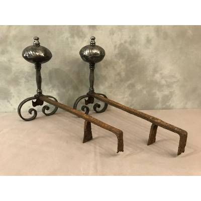 Paire de chenets anciens en fer d'époque fin 17 ème