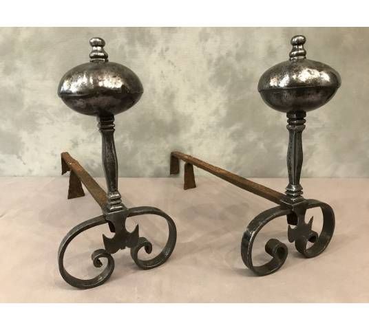 Paire de chenets anciens en fer d'époque fin 17 ème