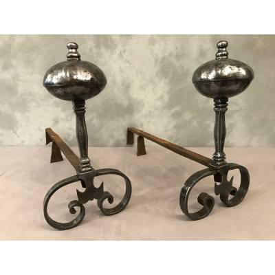 Paire de chenets anciens en fer d'époque fin 17 ème