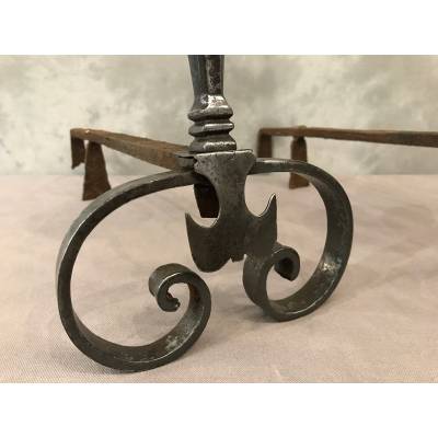 Paire de chenets anciens en fer d'époque fin 17 ème