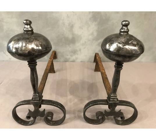 Paire de chenets anciens en fer d'époque fin 17 ème