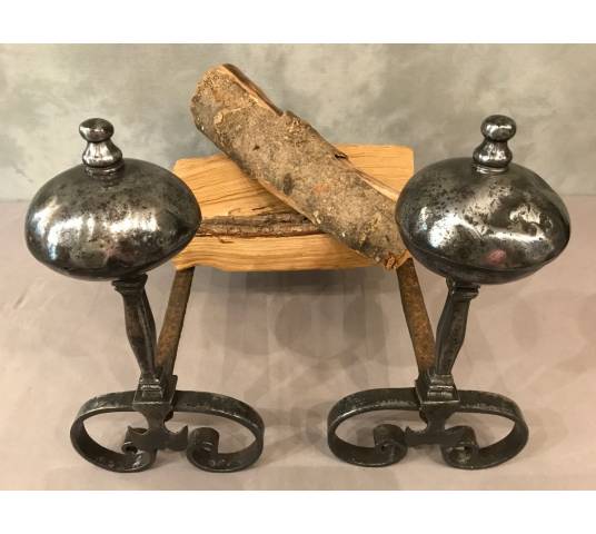 Paire de chenets anciens en fer d'époque fin 17 ème