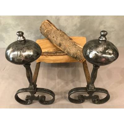 Paire de chenets anciens en fer d'époque fin 17 ème