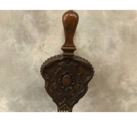 Beau soufflet de cheminée ancien en bois sculpté d'époque fin 18 ème