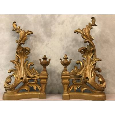 Beau décor de cheminée en bronze doré de style Louis XV rocailles