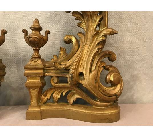 Beau décor de cheminée en bronze doré de style Louis XV rocailles