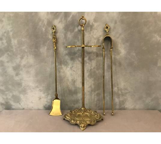 Servant of a fireplace in vintage brass 19 th of the Louis XV style