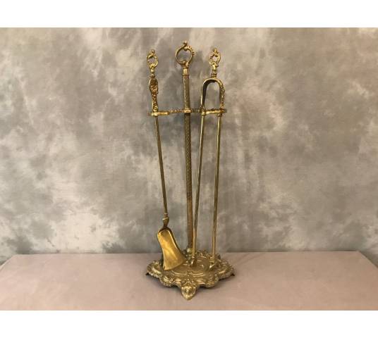 Servant of a fireplace in vintage brass 19 th of the Louis XV style