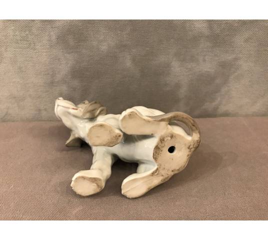 Raving small dog in porcelain from Copenhagen at the end of 19 th