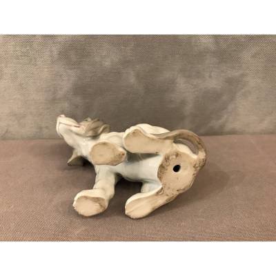 Raving small dog in porcelain from Copenhagen at the end of 19 th