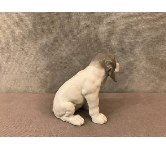 Raving small dog in porcelain from Copenhagen at the end of 19 th