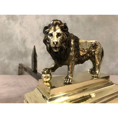 Belle paire de chenets anciens en bronze d'époque 19 ème modèle aux lions