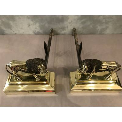 Belle paire de chenets anciens en bronze d'époque 19 ème modèle aux lions