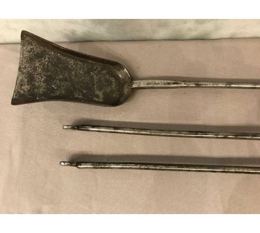 Set of a pelle and a period iron clamp 18 th