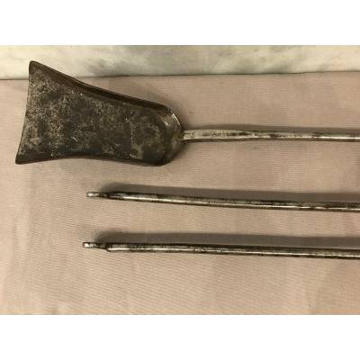 Set of a pelle and a period iron clamp 18 th