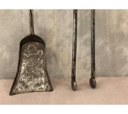 Set of a pelle and a period iron clamp 18 th