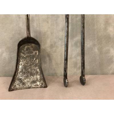 Set of a pelle and a period iron clamp 18 th