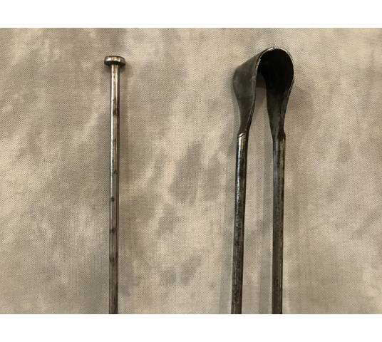 Set of a pelle and a period iron clamp 18 th